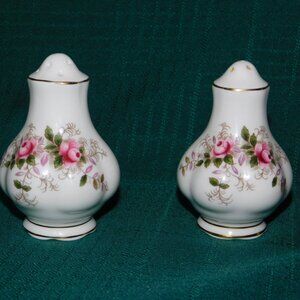 Royal Albert Lavender Rose (1970) salt and pepper shakers mint condition